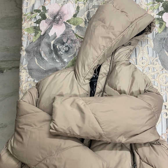 Brand new zara short puffer jacket - Picture 5 of 7